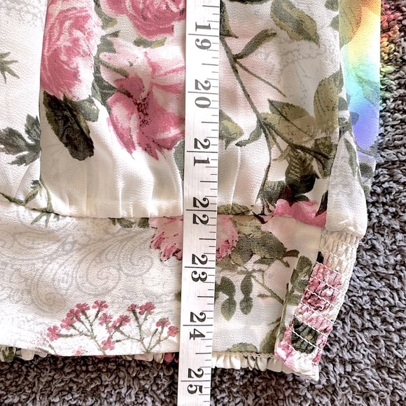 Black Rainn Women’s Floral Ruffle Top.  Sz: L - Picture 10 of 11